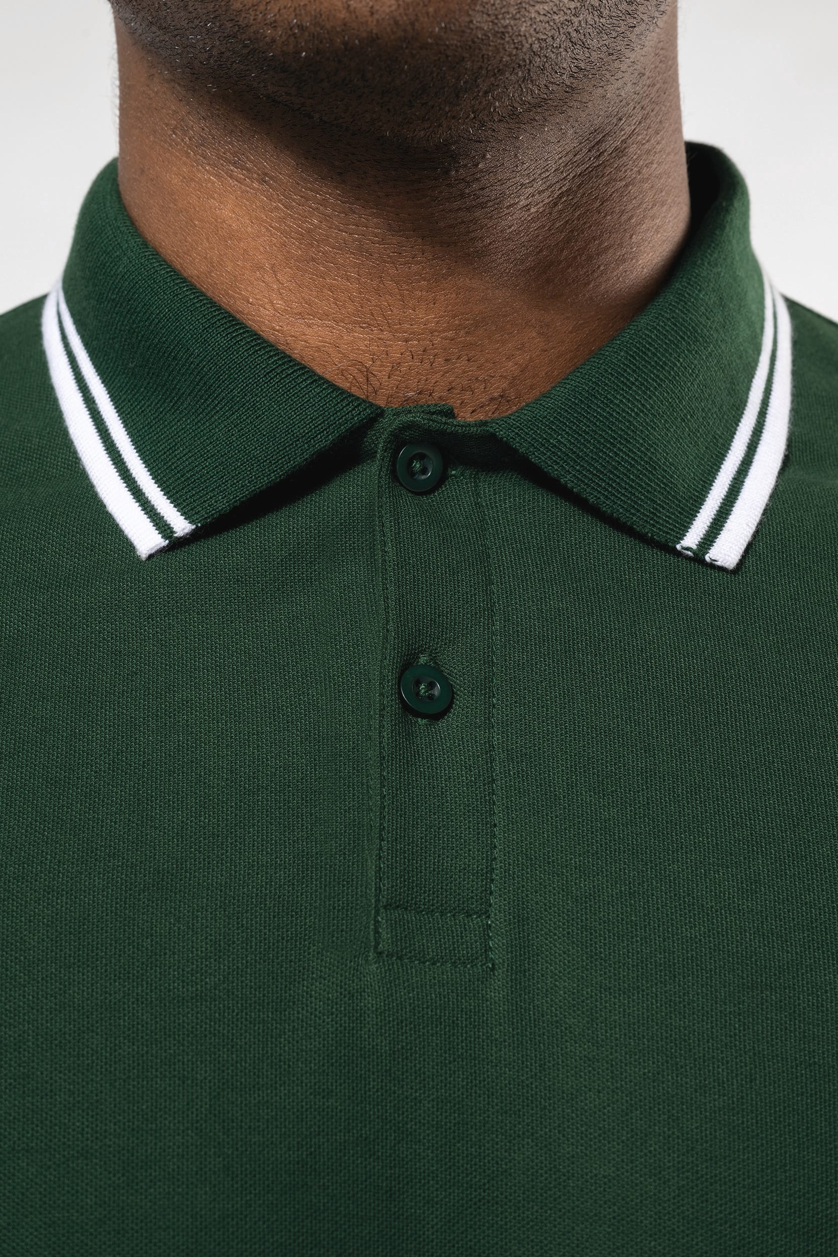 Polo Kariban com riscas em contraste
