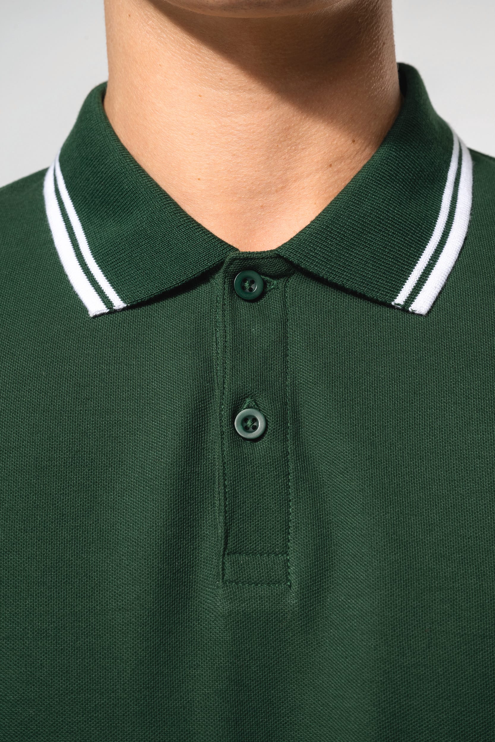 Polo Kariban com riscas em contraste